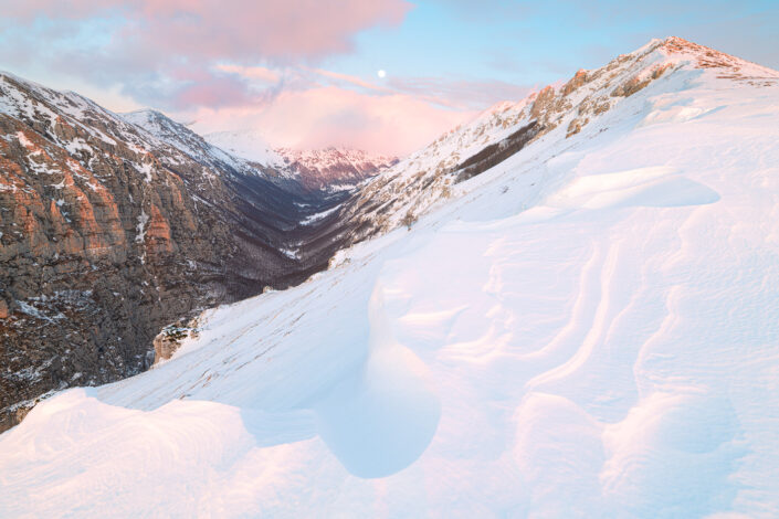 Crepuscolo invernale sui fianchi del Monte Rozza
